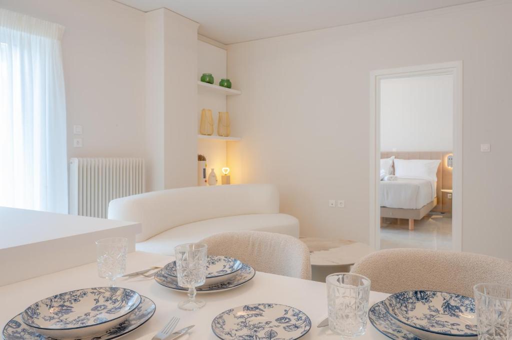 Postel nebo postele na pokoji v ubytování Apeiron Athena Residences
