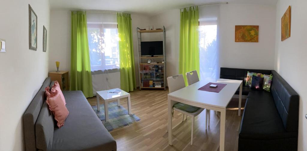 Posezení v ubytování Ferien-und-Messeappartement-Falke
