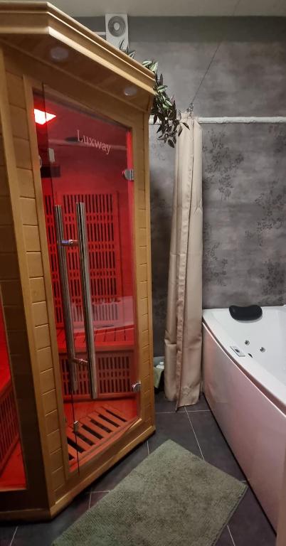 Koupelna v ubytování Mysig 1a med Minispa, 20 min från Kinnekulle