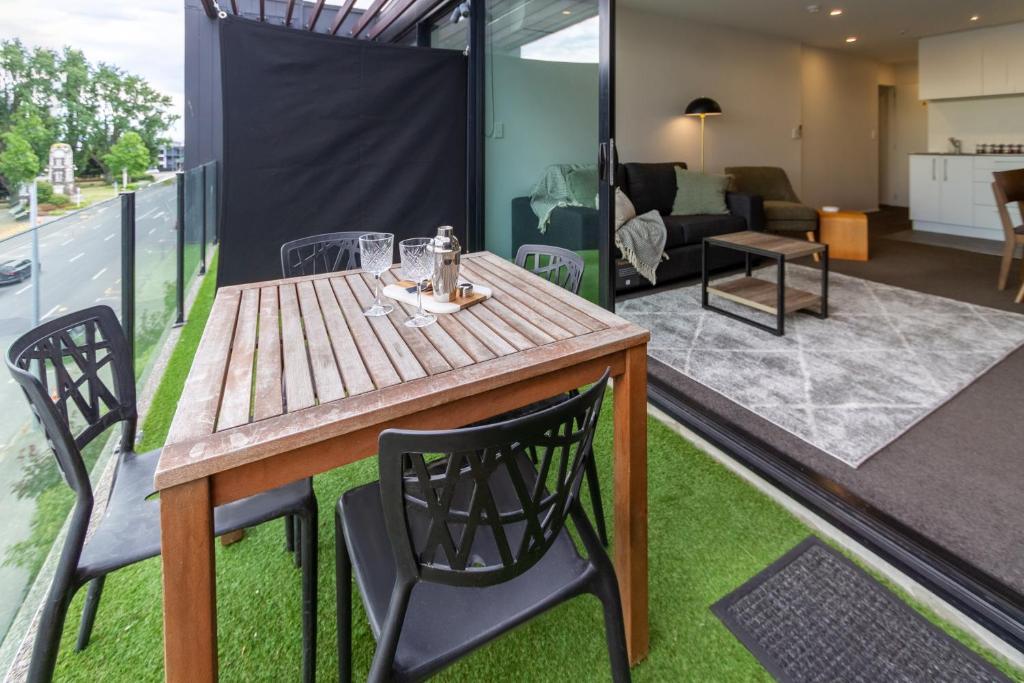 Central City Apartment with Lift Access - Resim 31