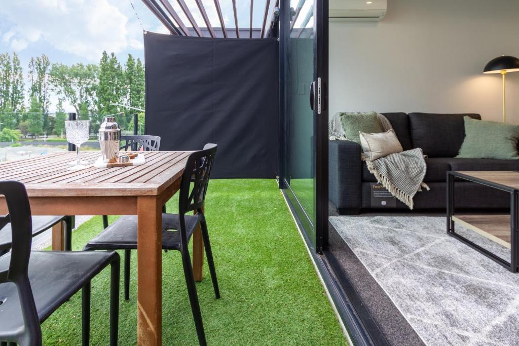 Central City Apartment with Lift Access - Resim 33