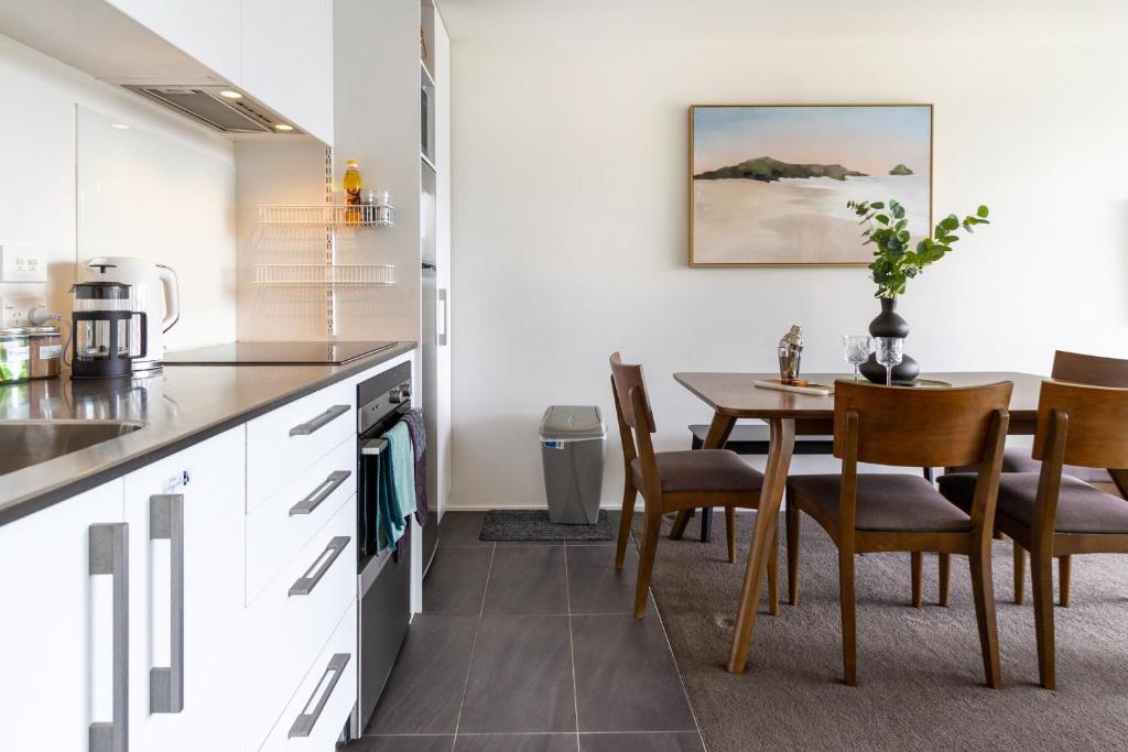 Central City Apartment with Lift Access - Resim 21