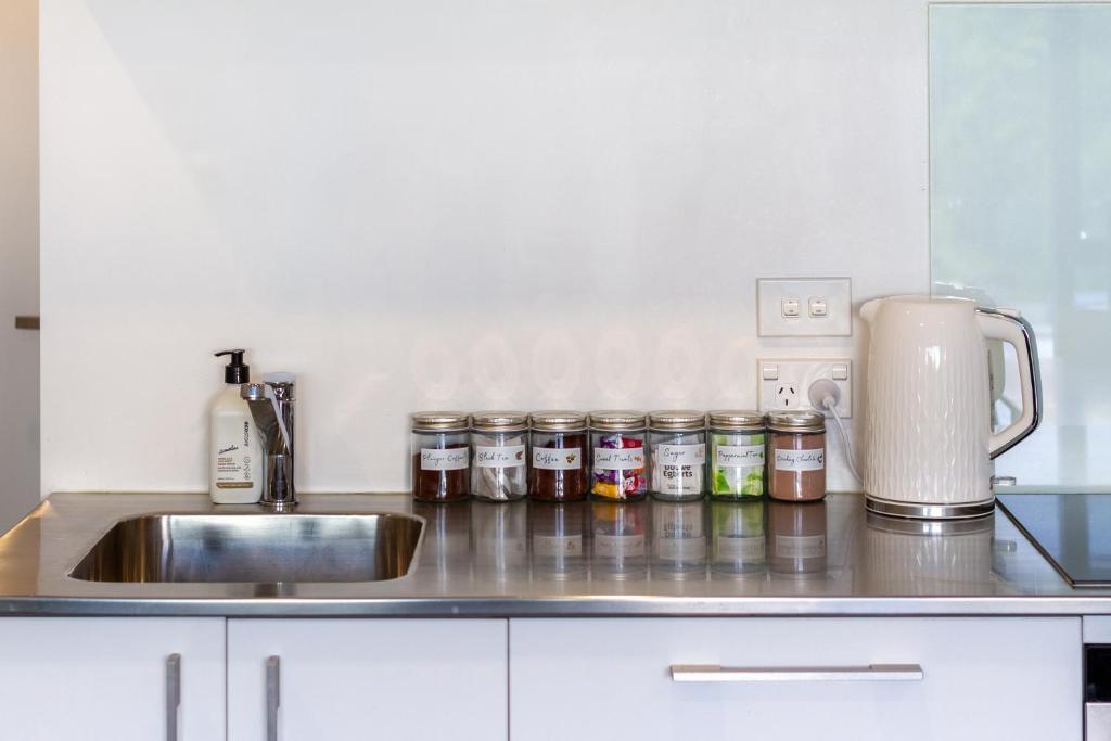 Central City Apartment with Lift Access - Resim 20