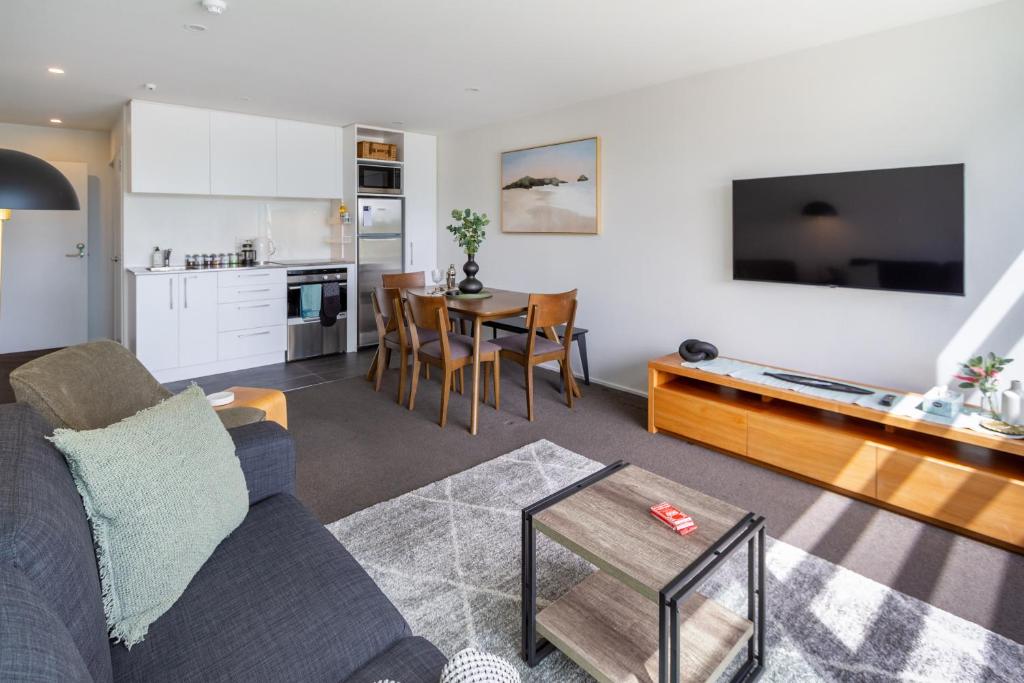 Central City Apartment with Lift Access - Resim 14