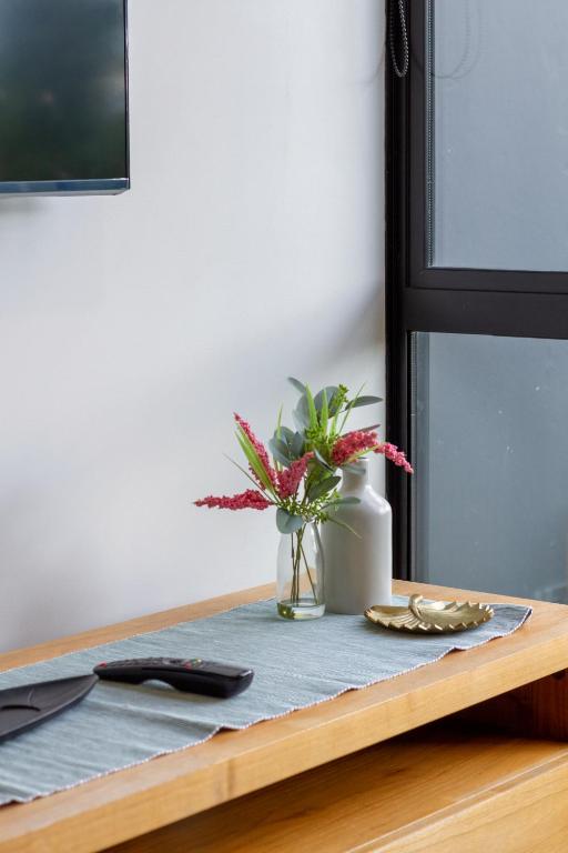 Central City Apartment with Lift Access - Resim 34