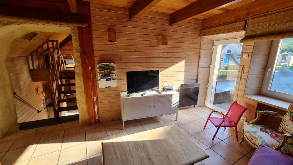 TV a/nebo společenská místnost v ubytování Chambres d'Hôtes Le Plessis à Broye