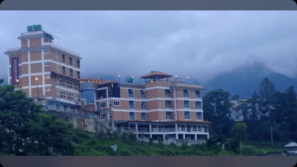 Nespecifikovaný výhled na hory nebo výhled na hory při pohledu z hotelu