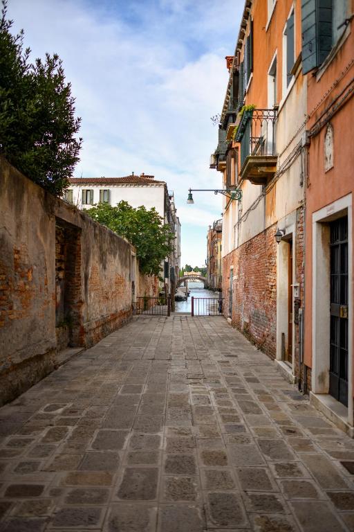 pusta ulica na Starym Mieście w obiekcie Venice Parsley w Wenecji