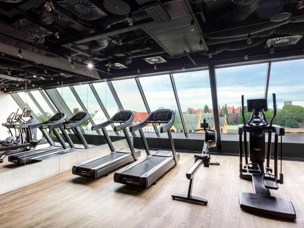 Fitness centrum a/nebo fitness zařízení v ubytování The Bridge Wroclaw - MGallery