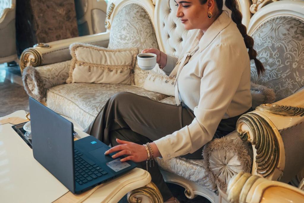 Posezení v ubytování Royal Mersin Otel