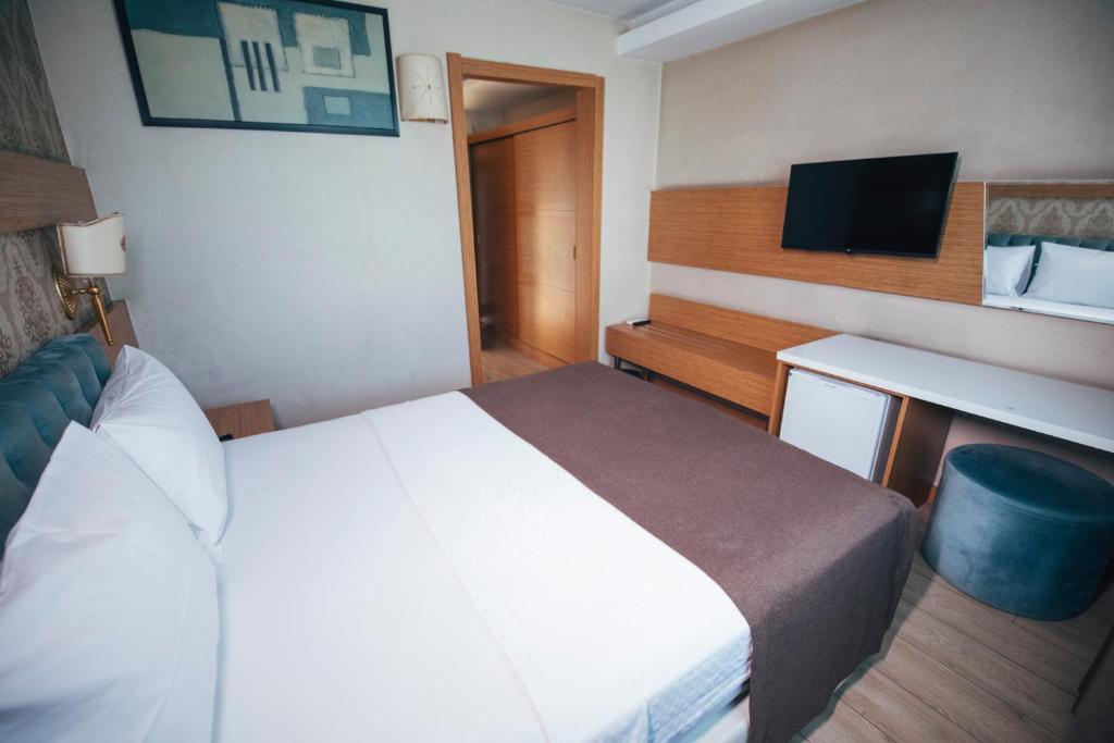 Postel nebo postele na pokoji v ubytování Royal Mersin Otel