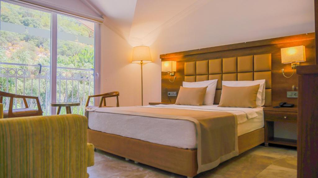 A bed or beds in a room at Ölüdeniz Turquoise Hotel - All Inclusive