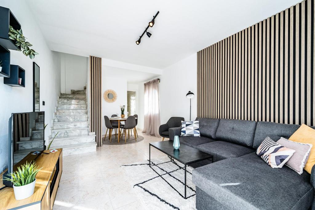 Renovated Townhouse - Rooftop, Garden & Stunning Views