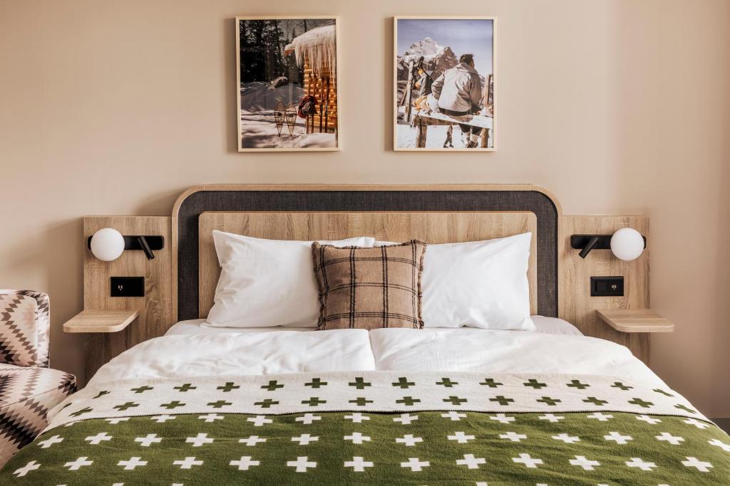Una cama o camas en una habitación de Hotel Altein Arosa, a Faern Collection Resort
