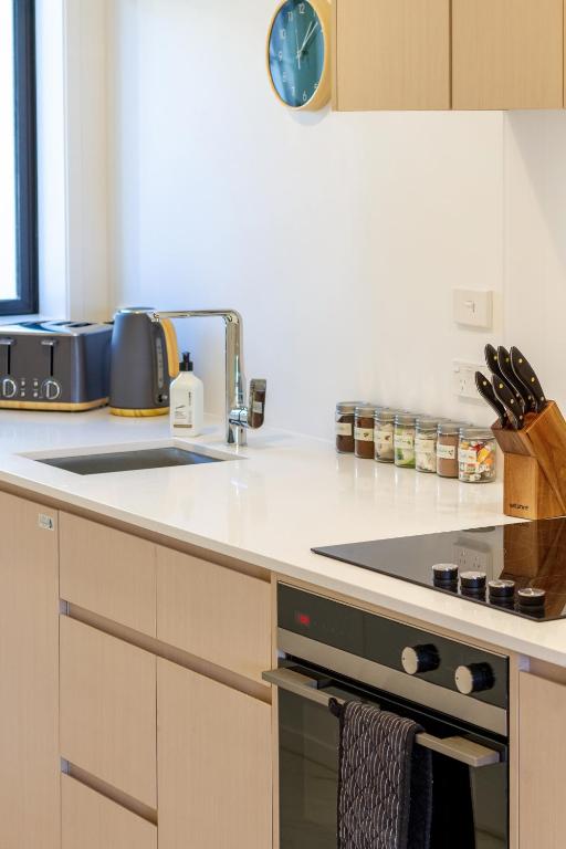 Exclusive Studio Retreat close to South City Mall - Resim 13