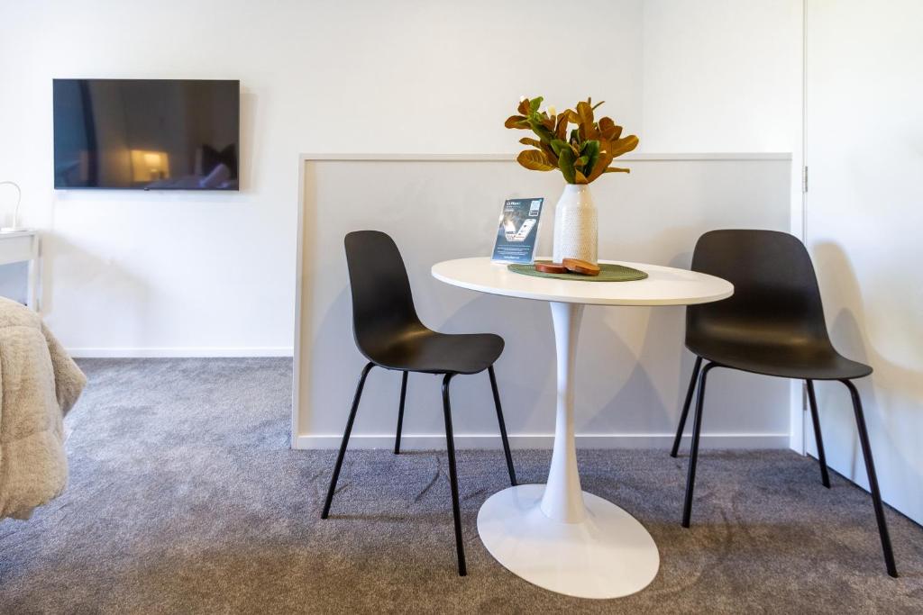 Exclusive Studio Retreat close to South City Mall - Resim 5