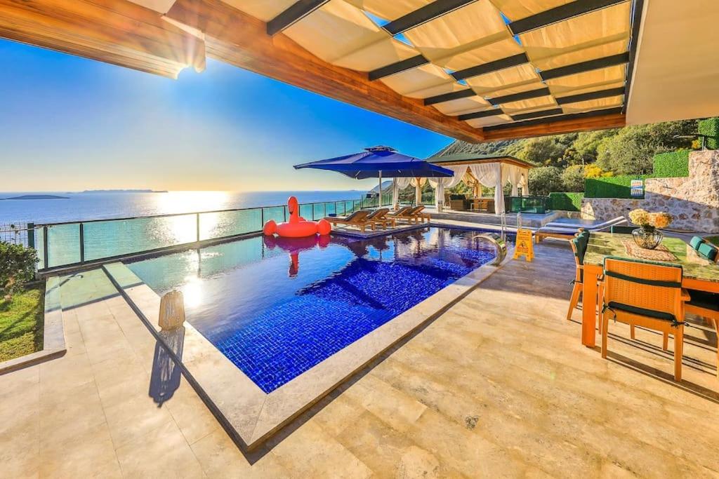 Bazén v ubytování Villa Sea Garden Kaş nebo v jeho okolí