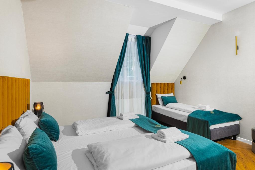 Postel nebo postele na pokoji v ubytování Perła Sudetów by Stay inn Hotels