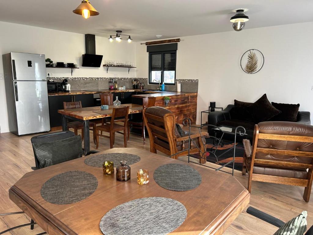 Η κουζίνα ή μικρή κουζίνα στο Paisible MAISON familiale - 4 Chambres - 2 SDB - terrasse et jardin - parking privé - Limoges