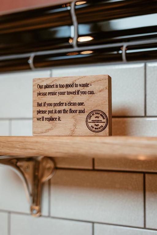 Hand & Flower - Resim 10