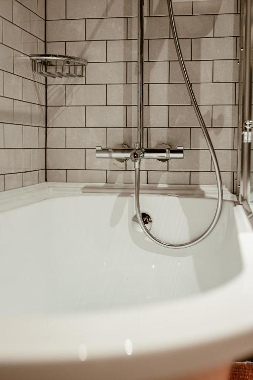 Hand & Flower - Resim 20