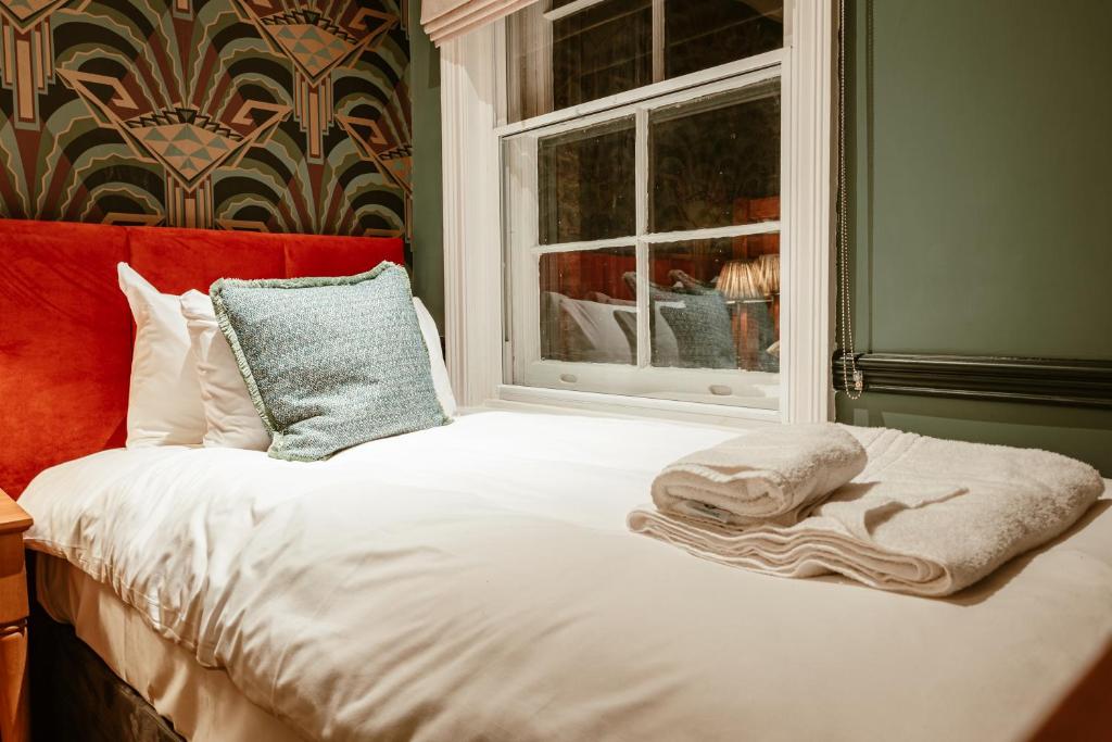 Hand & Flower - Resim 27