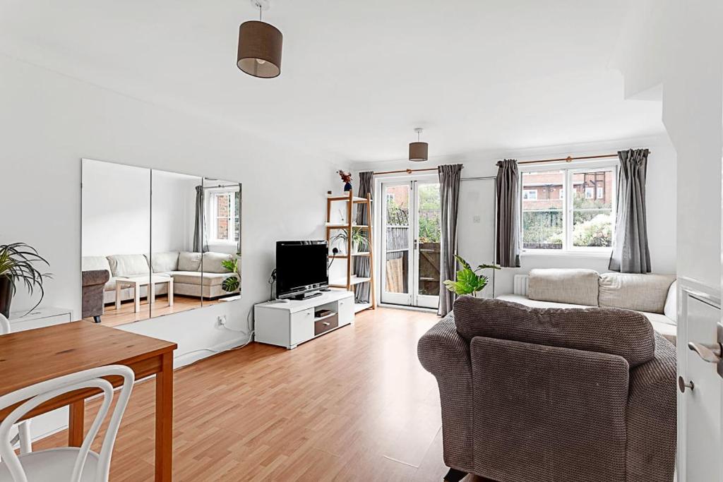 a living room with a couch and a table at Beautiful Three-Bedroom House in Richmond in Richmond upon Thames