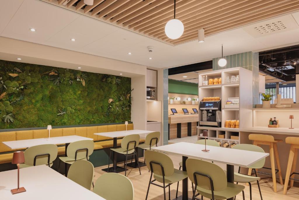 Maxhotel Amsterdam Airport Schiphol - Recently Renovated - Resim 10