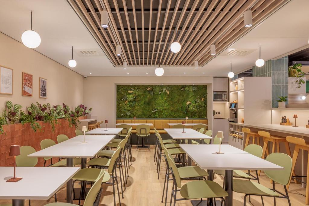 Maxhotel Amsterdam Airport Schiphol - Recently Renovated - Resim 18