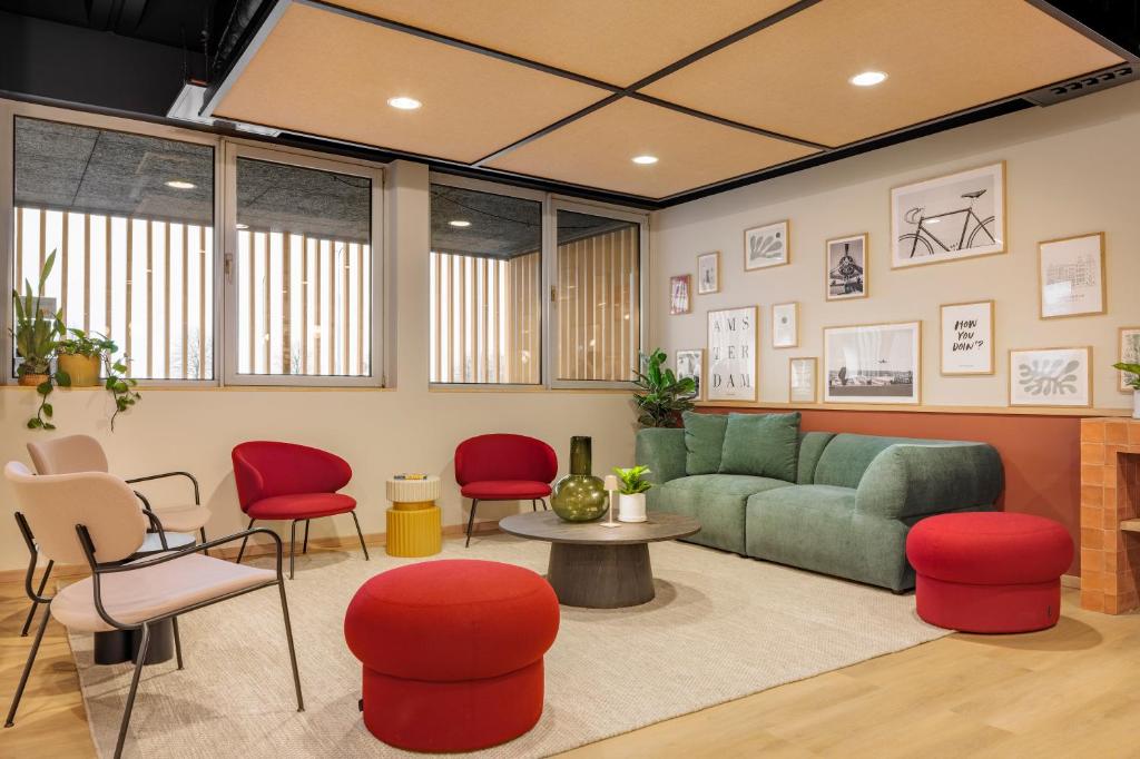 Maxhotel Amsterdam Airport Schiphol - Recently Renovated - Resim 17