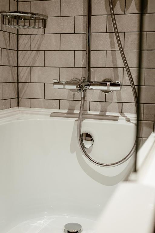 Hand & Flower - Resim 38