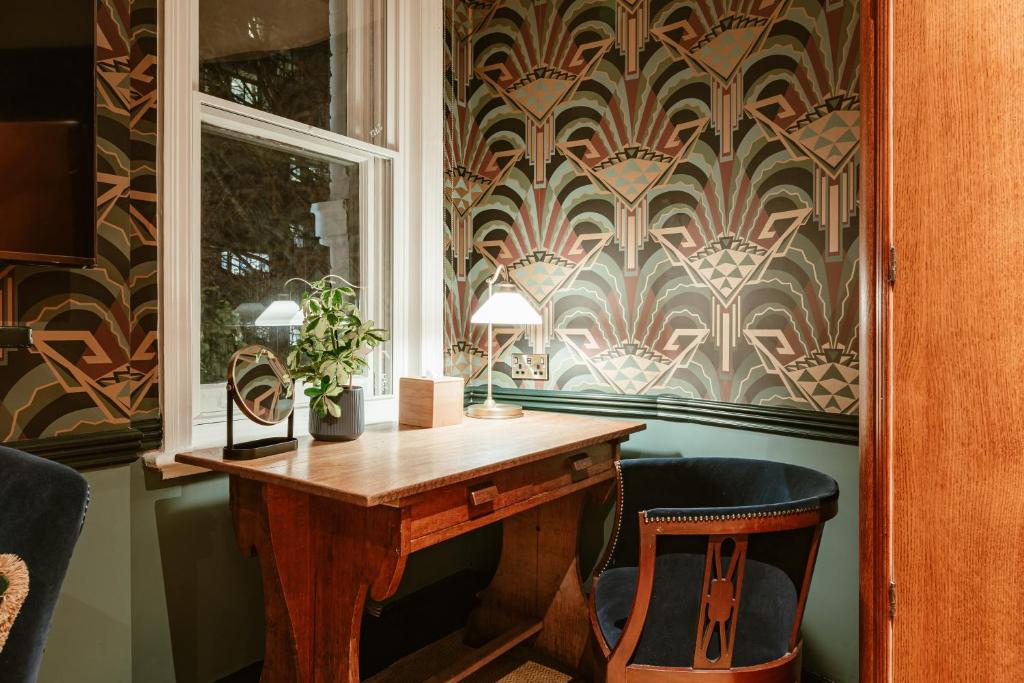 Hand & Flower - Resim 41