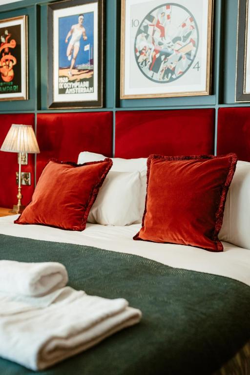 
Luxury Family Room (2 Adults + 2 Children)
