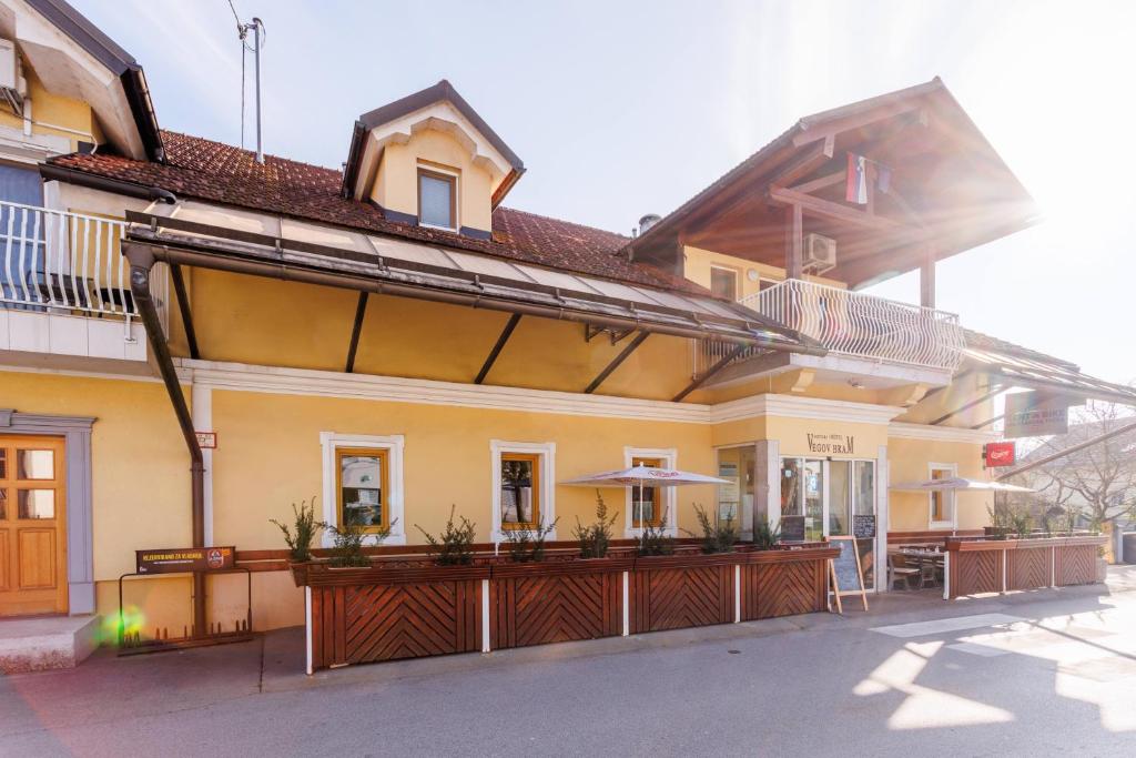 Budova, kde se hotel nachází