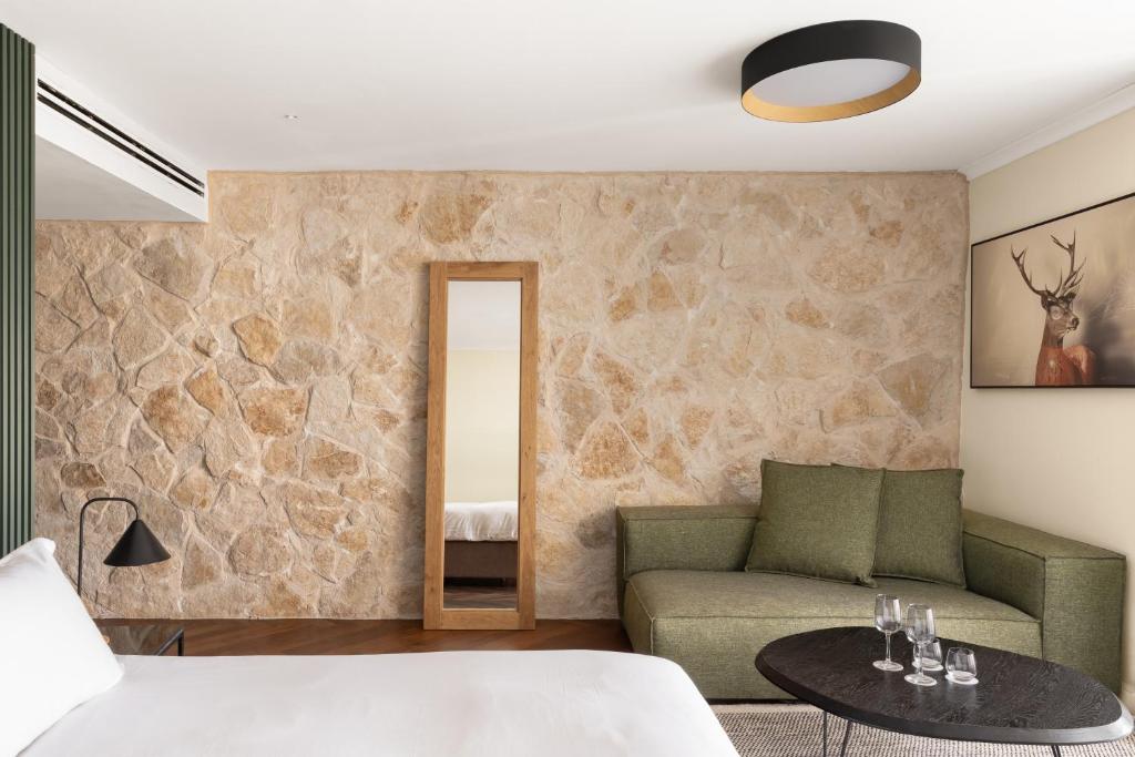 Gordonia Private Hotel - 带私人游泳池和犹太山景的初级套房