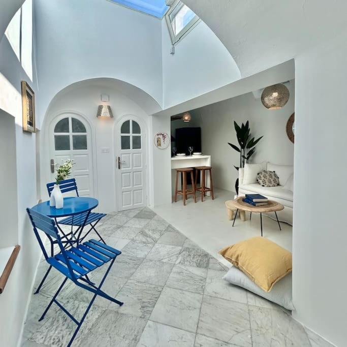 Televiisor ja/või meelelahutuskeskus majutusasutuses Zina Apartment Sidi Bou Said