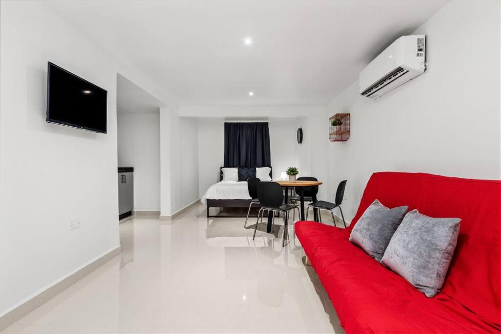 Μια τηλεόραση ή/και κέντρο ψυχαγωγίας στο Marina Luxury Rooms #5