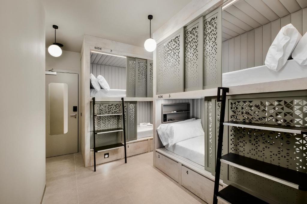 Coeo Hernan Ruiz Rooftop Pool Hostel - 11