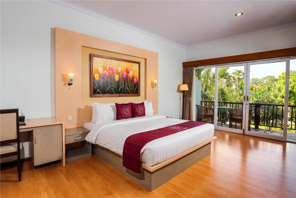 Postel nebo postele na pokoji v ubytování Puri Saron Hotel Seminyak