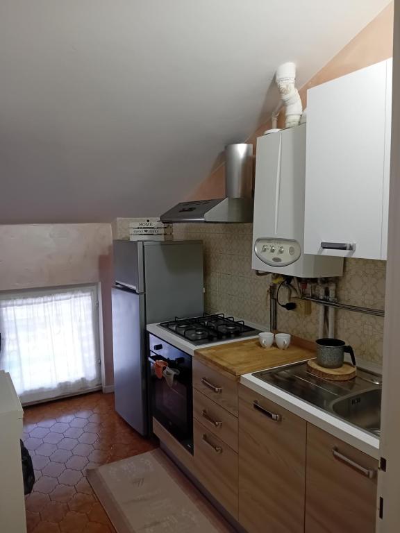 Kuchnia lub aneks kuchenny w obiekcie Garda City Home Family Apartments