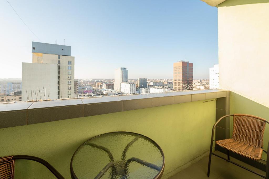 Balkón alebo terasa v ubytovaní PANORAMA Downtown Apartment by PinPoint