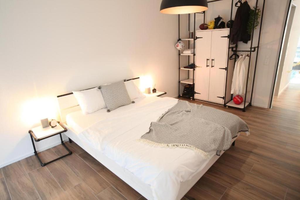 Postel nebo postele na pokoji v ubytování The City Zug Apartments
