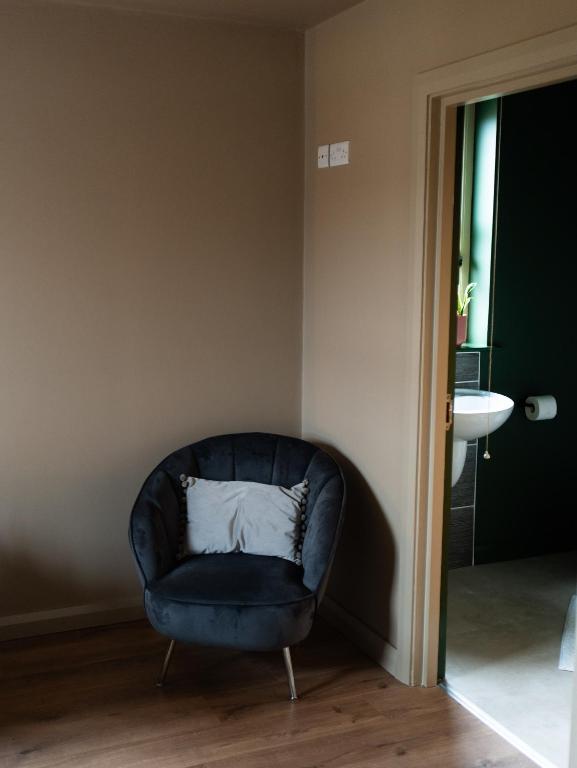 Posezení v ubytování Luxury Studio Apartment - Belfast - Dundonald