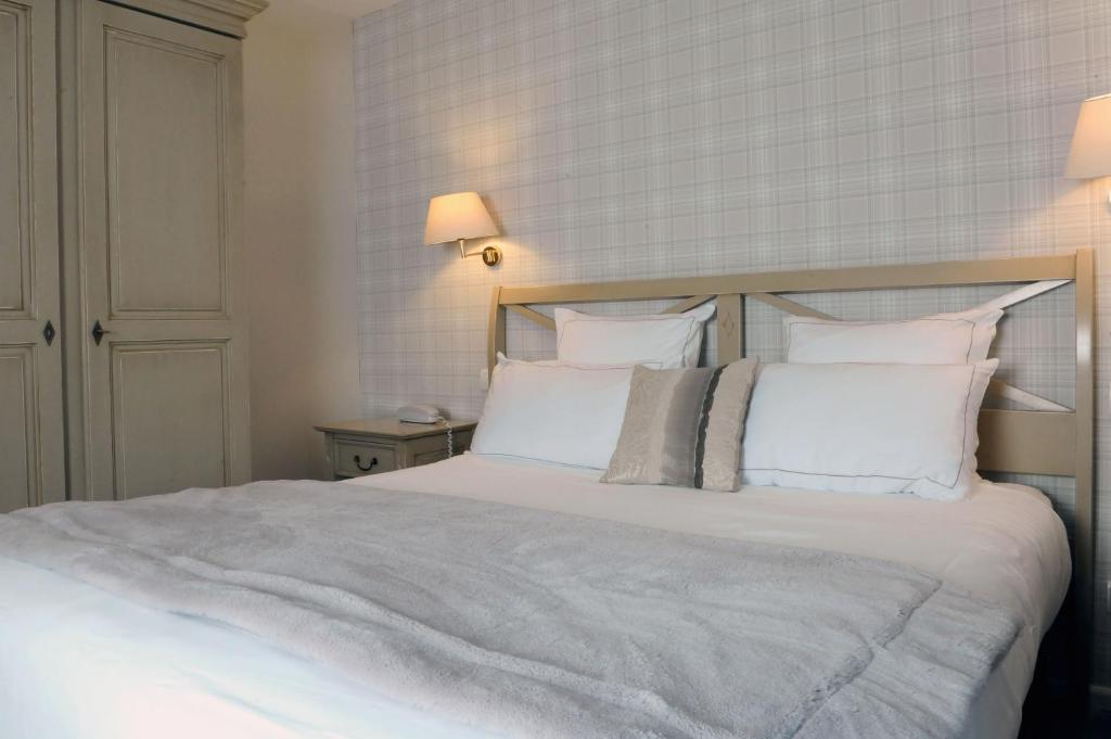 Postel nebo postele na pokoji v ubytování Hôtel d'Angleterre