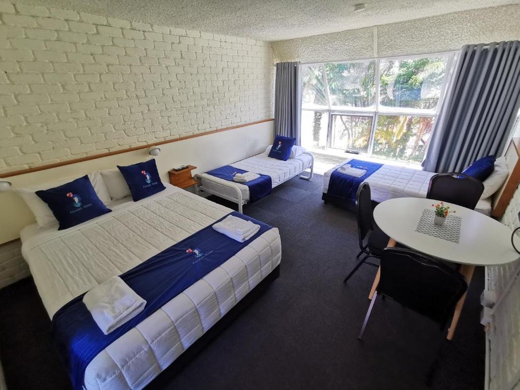 Postel nebo postele na pokoji v ubytování Aquajet Motel