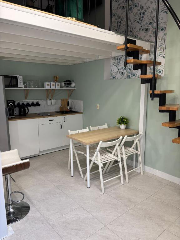 Kuchyň nebo kuchyňský kout v ubytování SheSpace Apartrooms