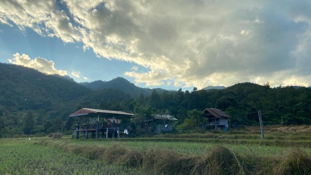 Poopha home stay - Tweepersoonskamer Met Uitzicht Op De Bergen