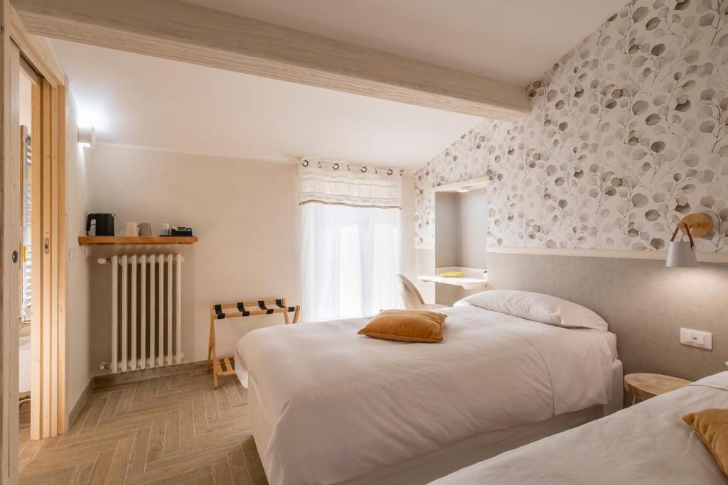 Łóżko lub łóżka w pokoju w obiekcie B&B La Rocca
