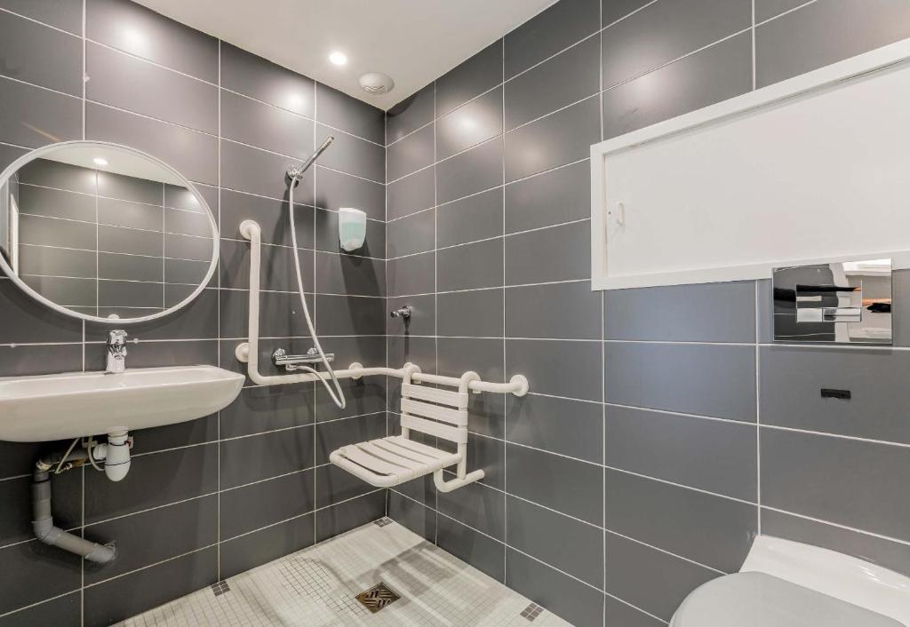 Koupelna v ubytování B&B HOTEL Béthune Bruay-la-Buissière