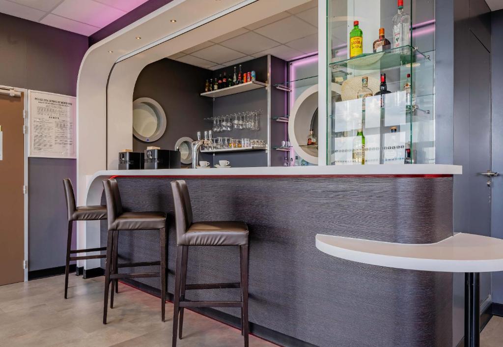 Lounge nebo bar v ubytování B&B HOTEL Béthune Bruay-la-Buissière